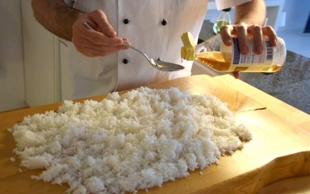 La dispensa base per cucinare giapponese a casa