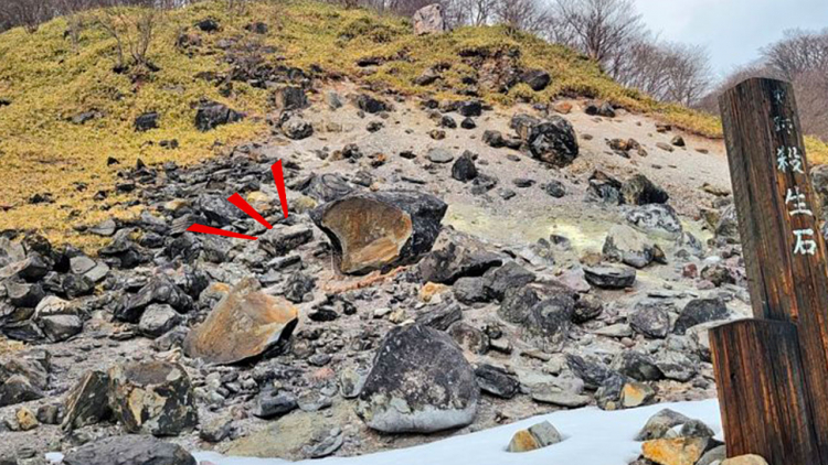In Giappone roccia maledetta si spacca in due