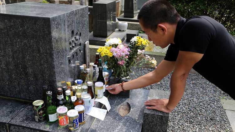 Turista australiano profana un cimitero in Giappone